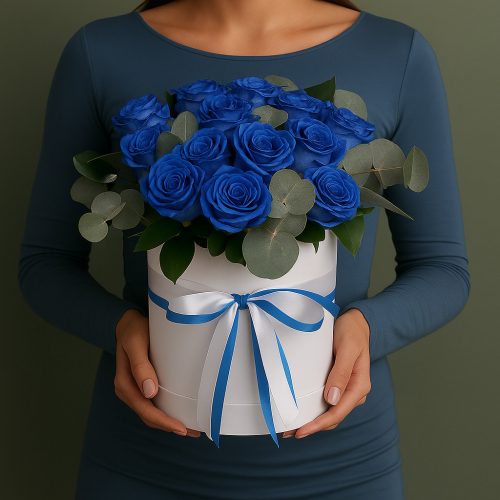 Цветы в коробке «Королевские синие розы»