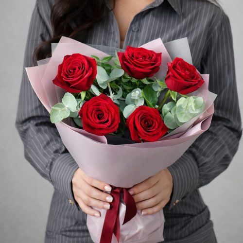 Букет из роз "Алое признание"